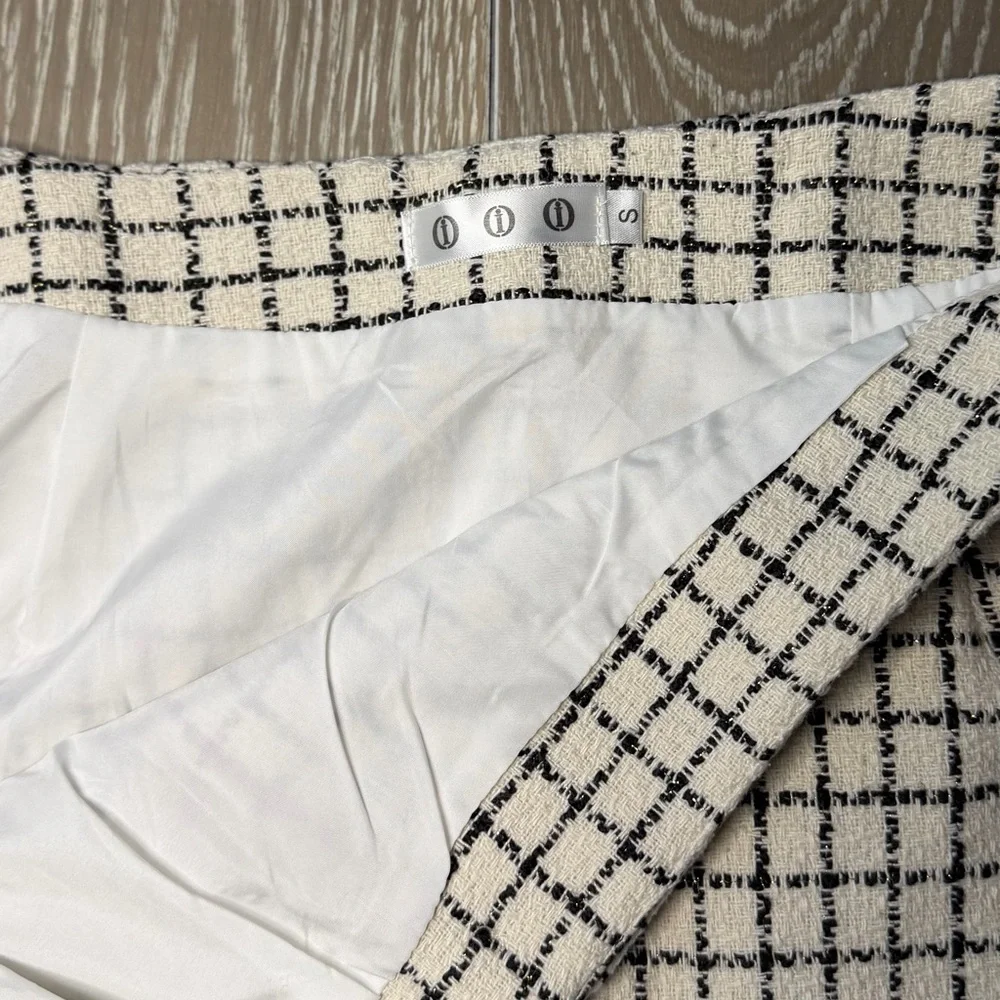 Chic Black and White Checkered Skirt - Picture 6 of 7
